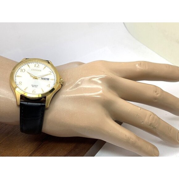 Citizen Gold and White Men's Watch - Picture 4 of 15